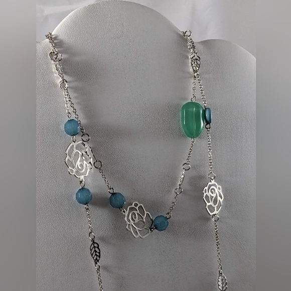 Rose and Blue & Green Beaded Chain Necklace - Picture 4 of 6